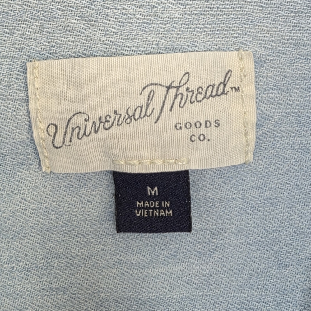 Universal Thread Chambray Blue Button Front Denim Shirt Size Medium Casual - Picture 3 of 4
